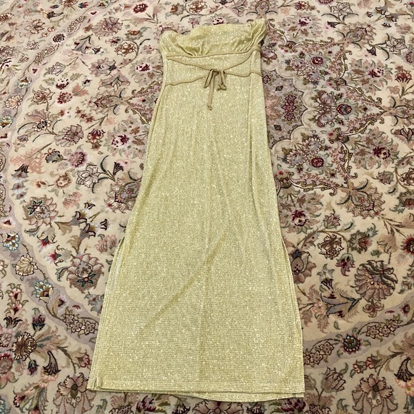 Hourglass Dresses & Skirts - Hourglass strapless sparkly cocktail dress